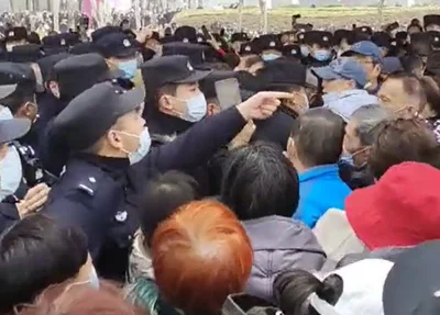 Protesto de idosos contra redução de benefício na China