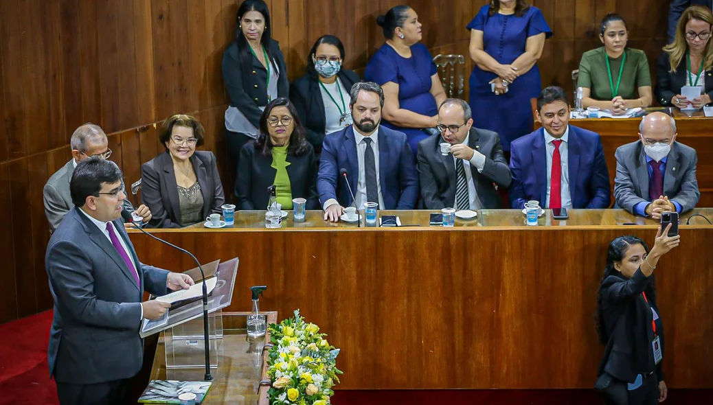 Rafael Fonteles faz leitura da Mensagem Anual em solenidade na Alepi