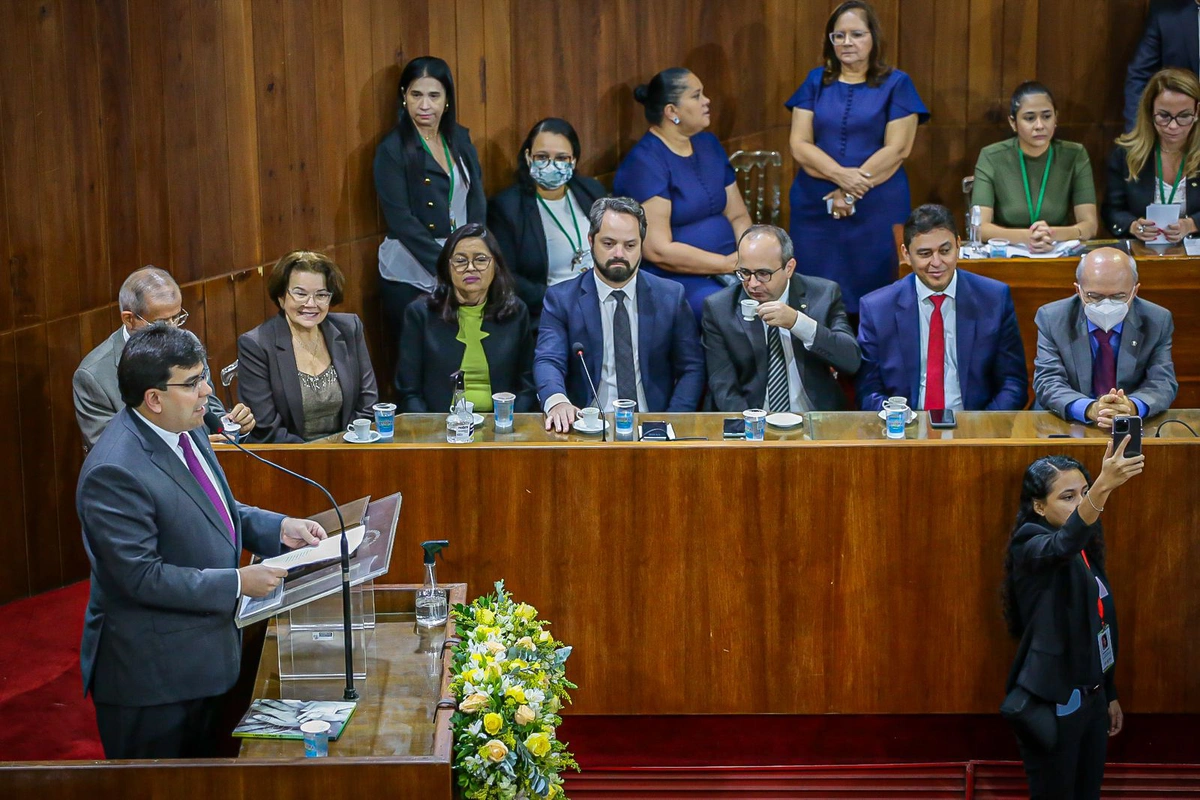 Rafael Fonteles faz leitura da Mensagem Anual em solenidade na Alepi