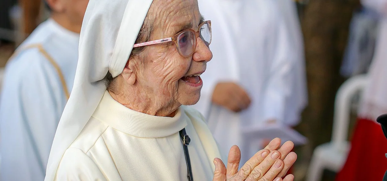Religiosa na missa