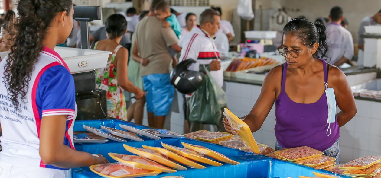 Religiosos procuram seguir os costumes