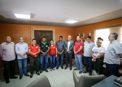 Representantes do SETUT e Sintetro durante reunião com Franzé Silva