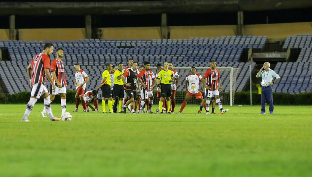 River e 4 de Julho no estádio Albertão