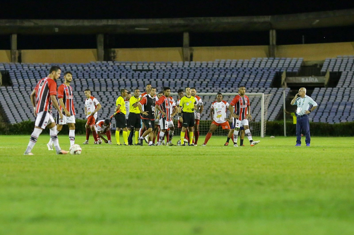 River e 4 de Julho no estádio Albertão