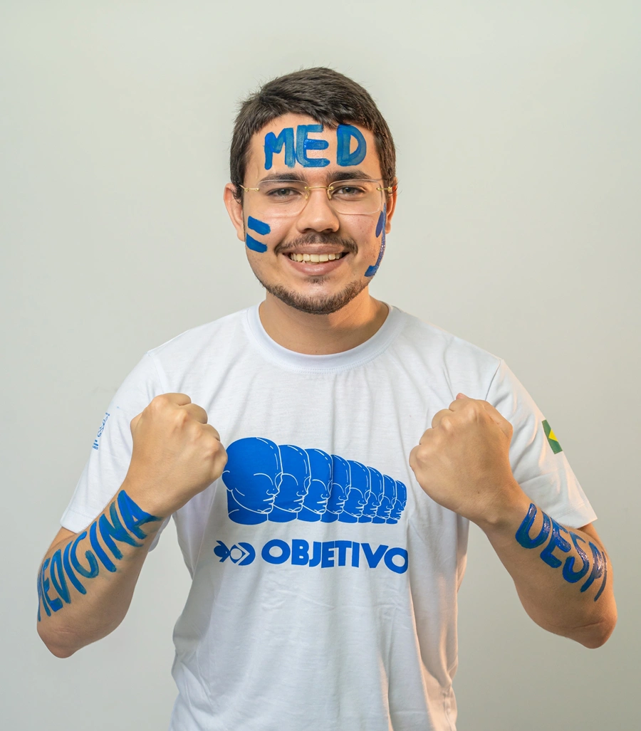 Ryan comemora duas aprovações em primeiro lugar em Medicina