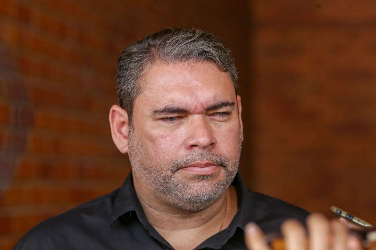 Secretário James Guerra