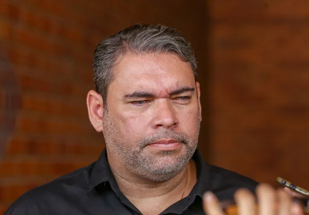 Secretário James Guerra