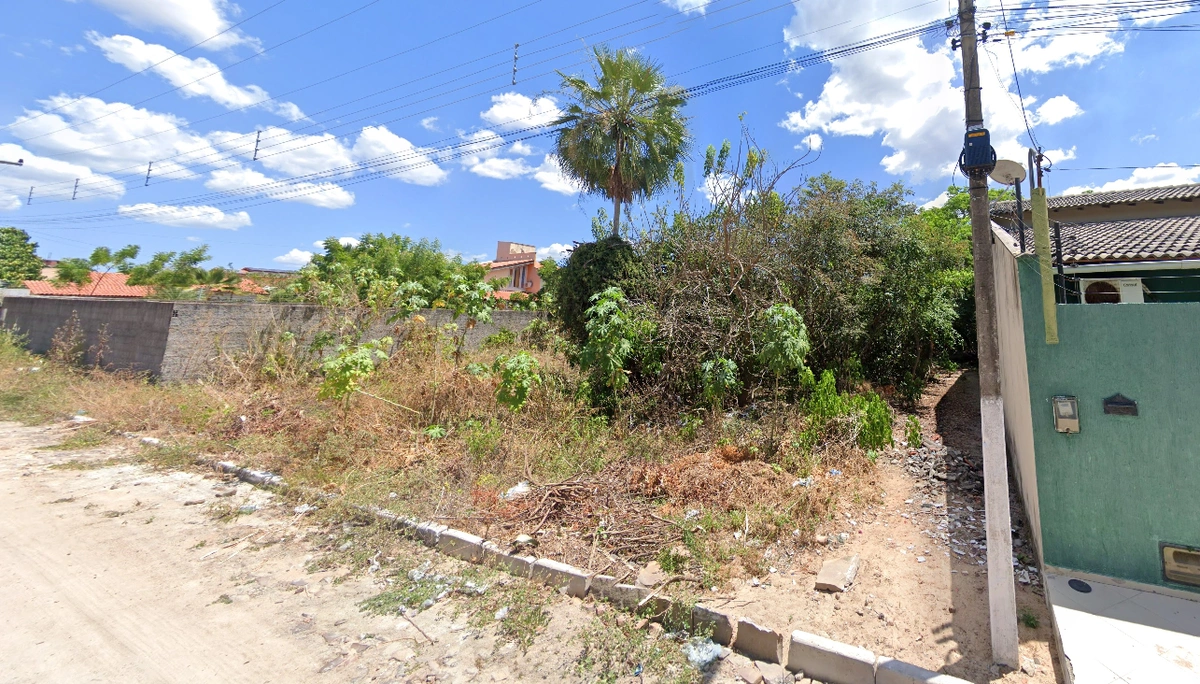 Terreno baldio onde ocorreu o crime em Parnaíba