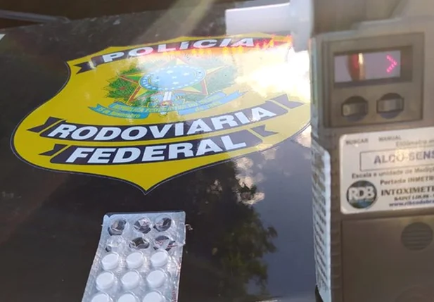 Teste do etilômetro feito pela PRF em Bom Jesus