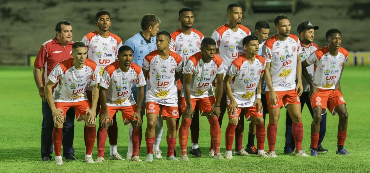 Time do 4 de Julho no jogo contra o River