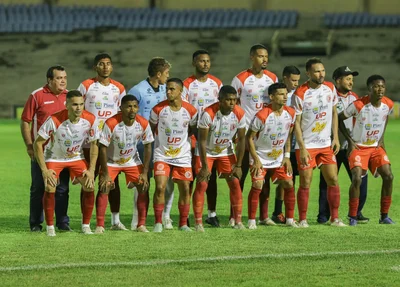 Time do 4 de Julho no jogo contra o River
