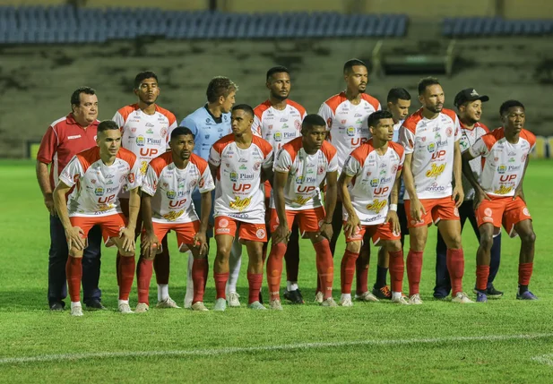 Time do 4 de Julho no jogo contra o River