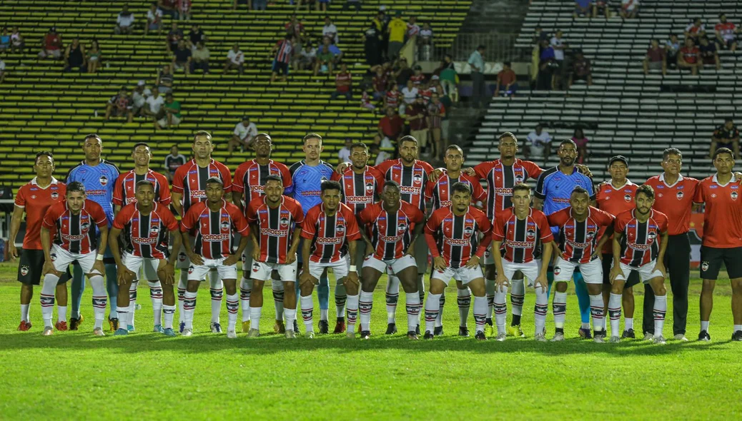 Time do River no jogo contra o 4 de Julho
