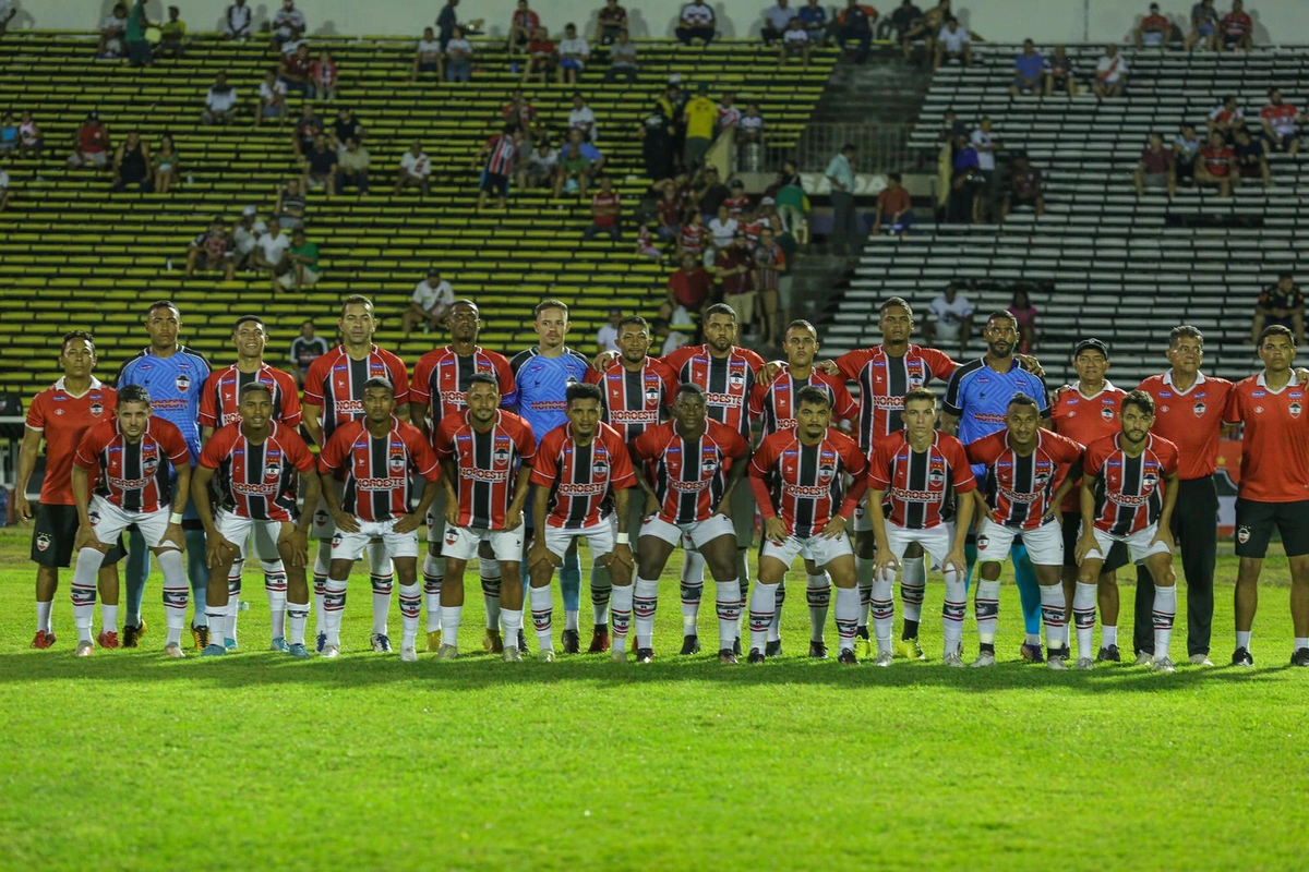 Time do River no jogo contra o 4 de Julho