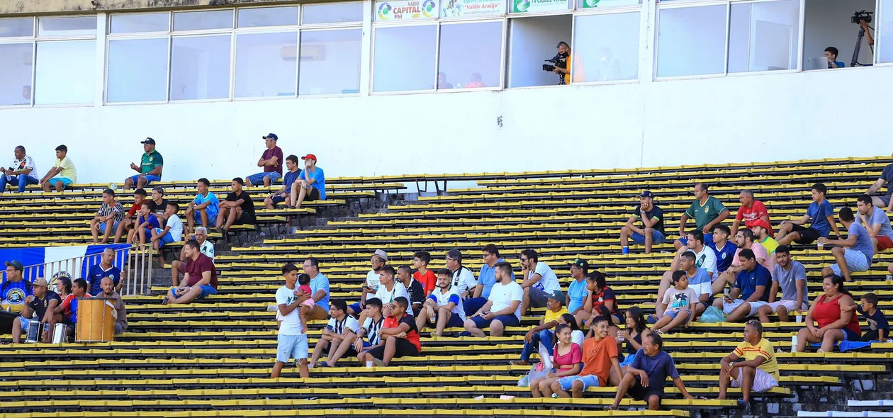 Torcedores foram até o Albertão assistir a partida
