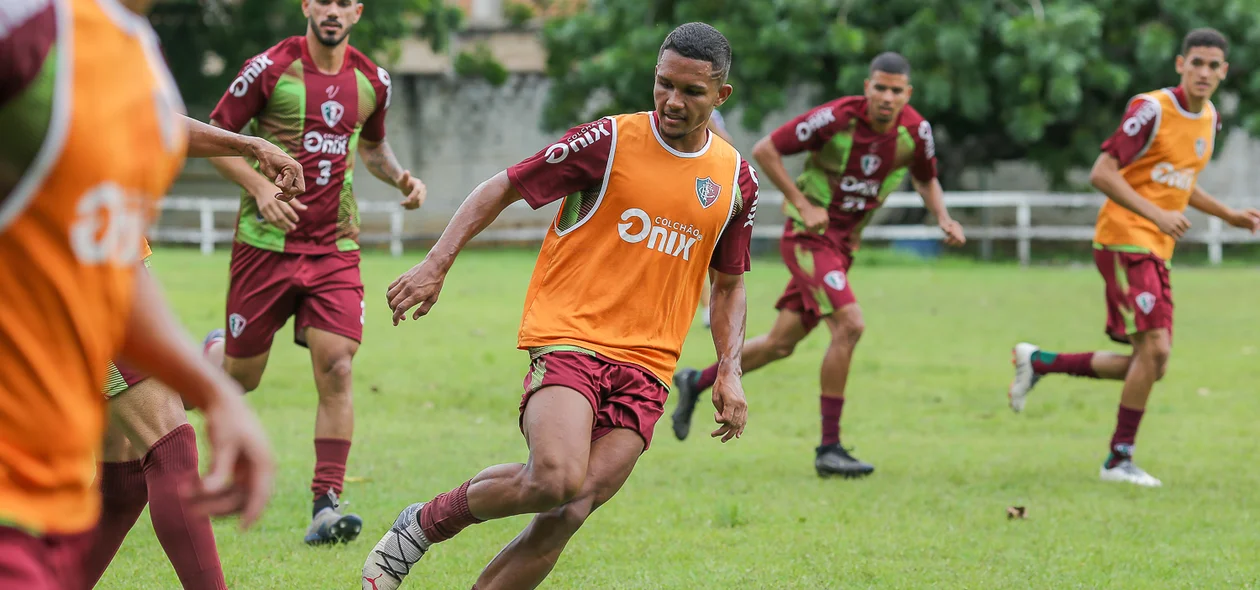 Treino aconteceu nesta sexta-feira