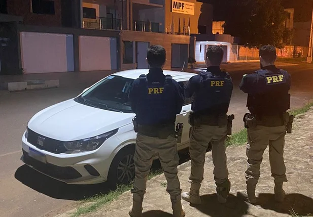 Veículo roubado em São Paulo é recuperado pela PRF em Picos