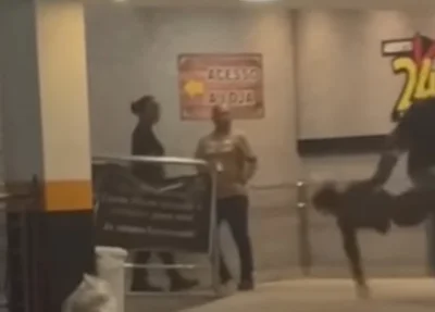 Vítima levou rasteira de um dos seguranças e bateu a cabeça no chão