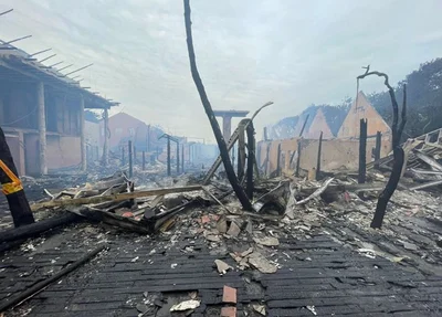 Warung Beach Clube é atingido por incêndio.