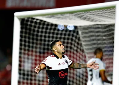 Wellington Rato comemorando gol sobre a Inter de Limeira