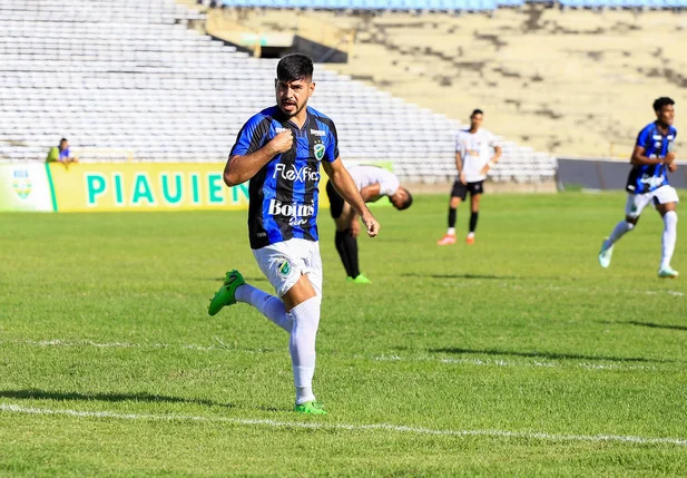 Yan Phillipe comemora gol marcado