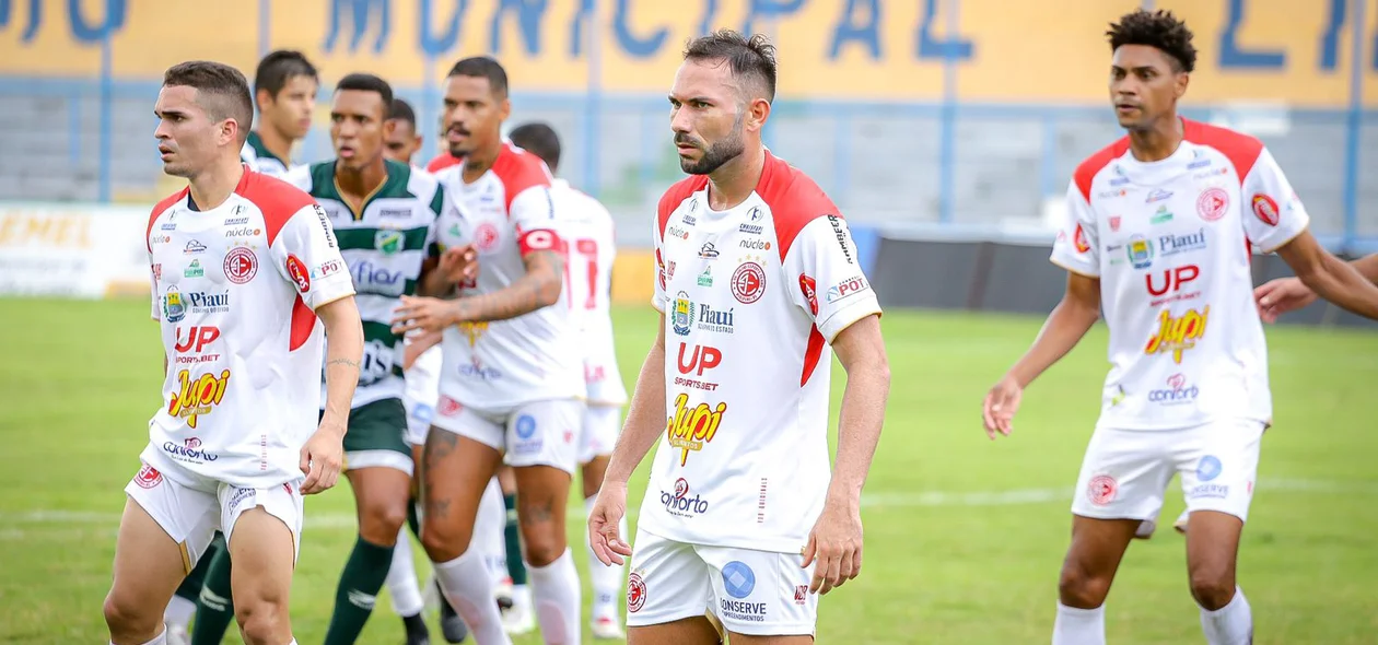 4 de Julho preparado para cobrança de escanteio