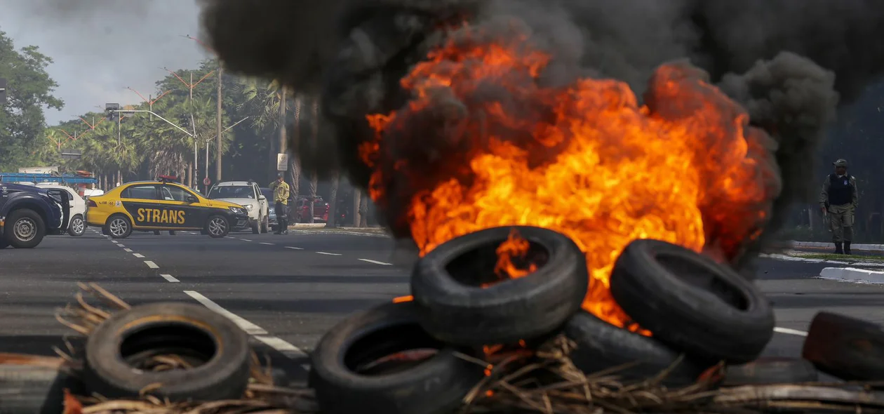 A Avenida foi interditada e a Strans controlou o trânsito