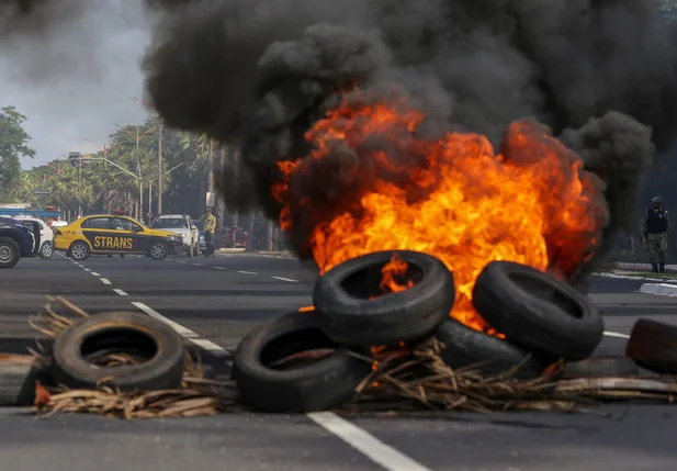 A Avenida foi interditada e a Strans controlou o trânsito