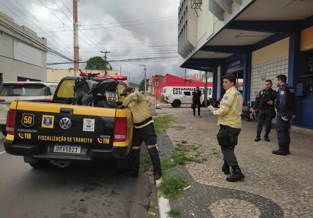 Abordagem da Guarda Civil Municipal (GCM) no centro de Teresina