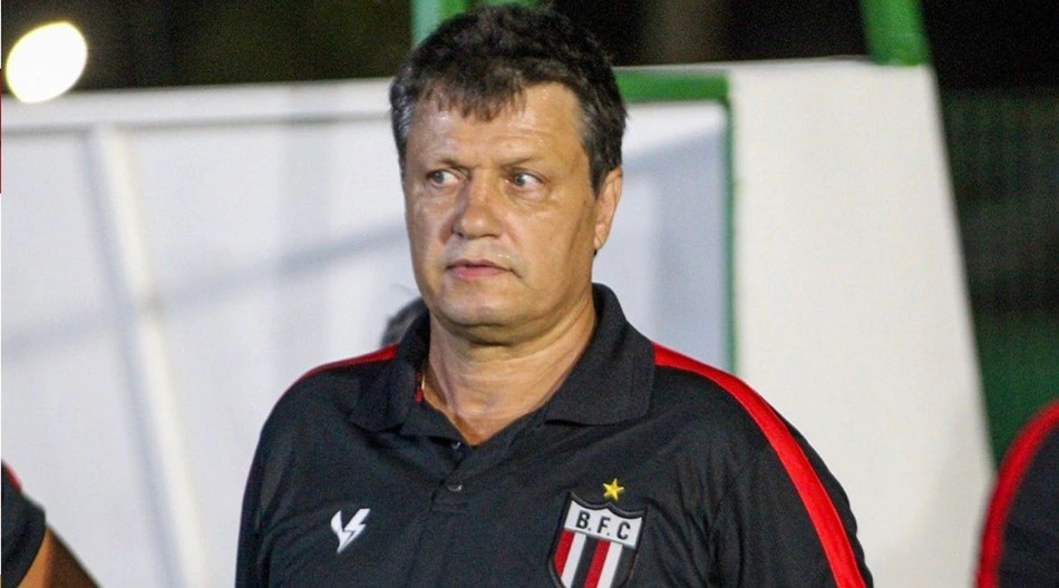 Adilson Batista, técnico do Botafogo-SP