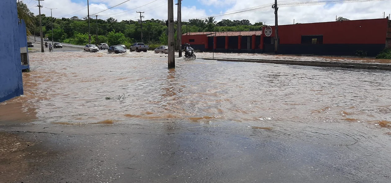 Alagamento na Avenida Joaquim Nelson