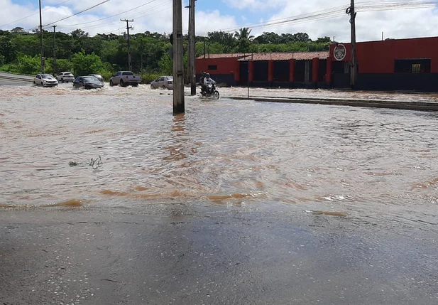 Alagamento na Avenida Joaquim Nelson