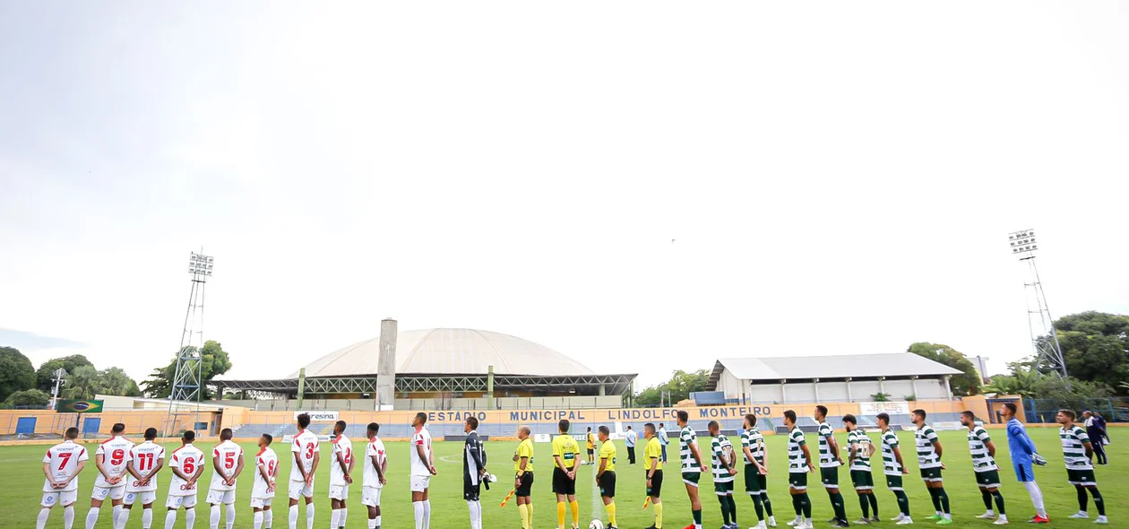 Altos e 4 de Julho perfilados para a partida do Campeonato Piauiense