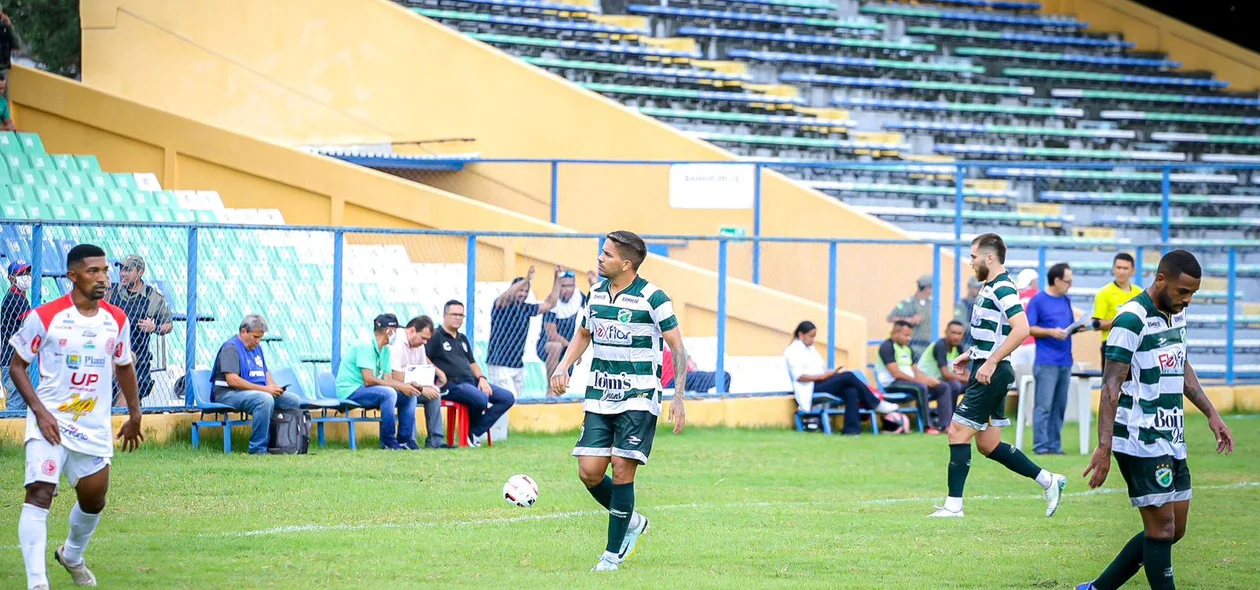 Altos e 4 de Julho se enfrentaram no Lindolfo Monteiro