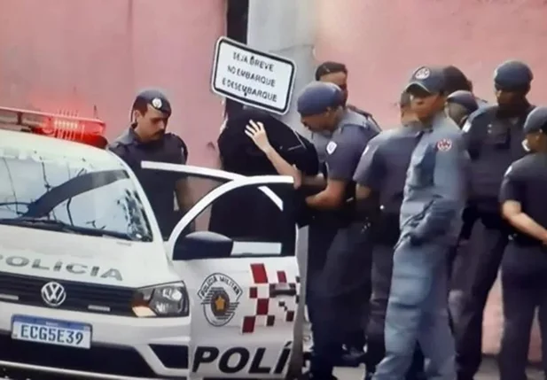 Aluno esfaqueia professores e alunos em São Paulo