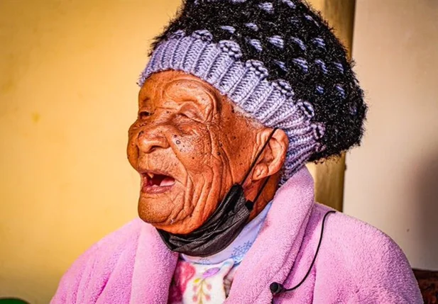 Aos 128 anos, mulher mais velha do mundo morre na África do Sul