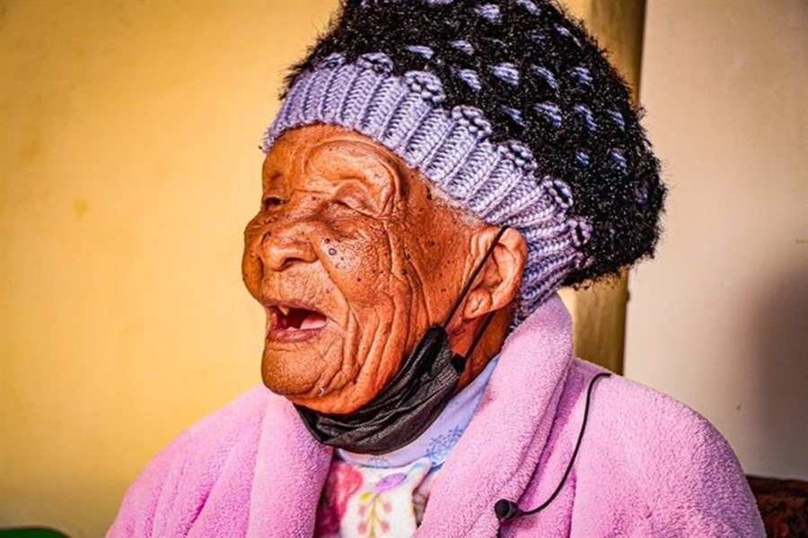 Aos 128 anos, mulher mais velha do mundo morre na África do Sul