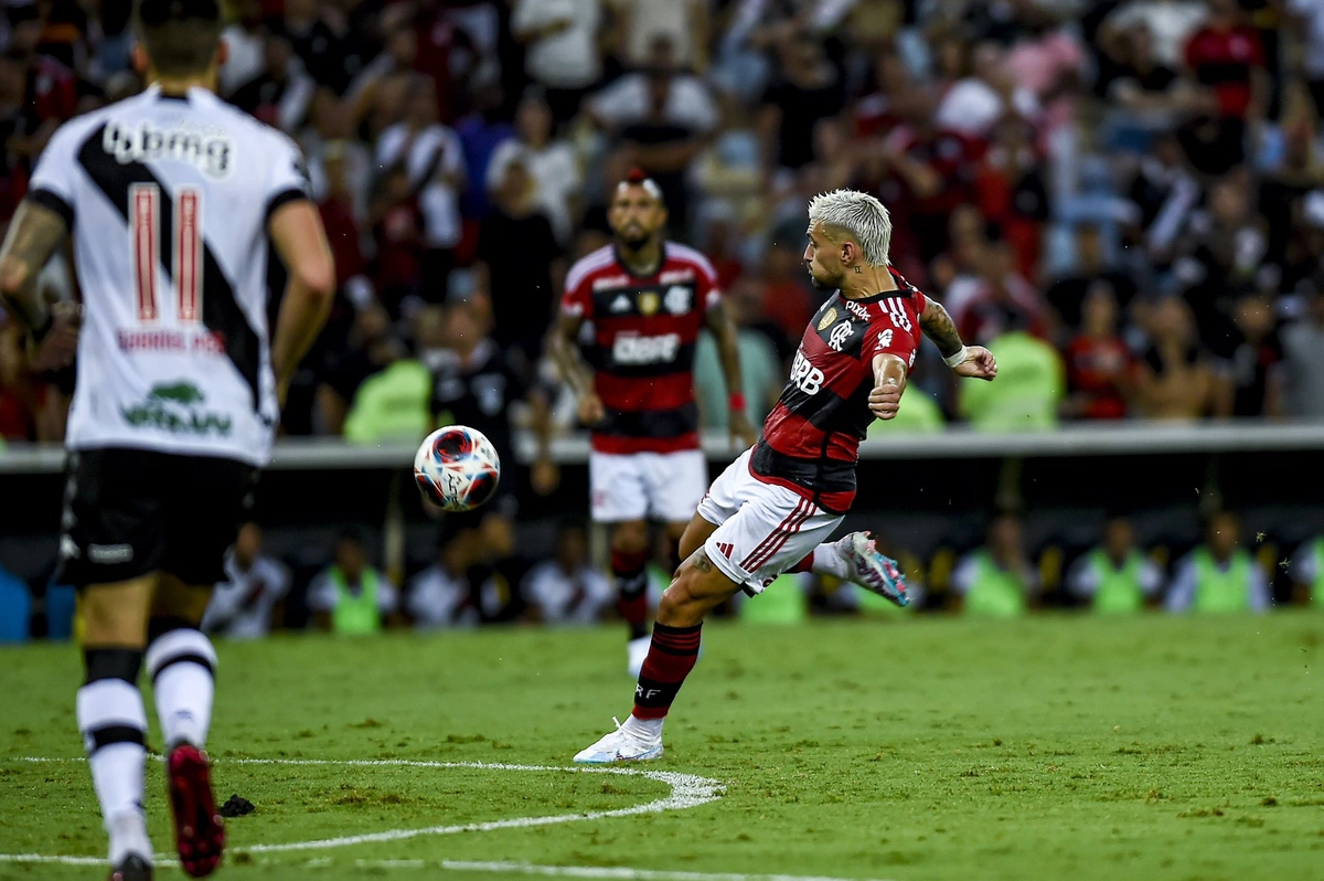 Léo Jardim diz que expulsão atrapalhou Vasco em empate