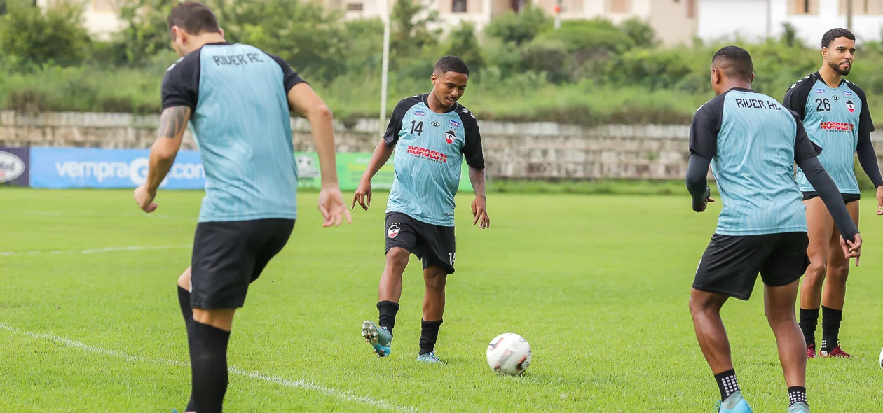 Atletas do River-PI se preparando para a última rodada do campeonato
