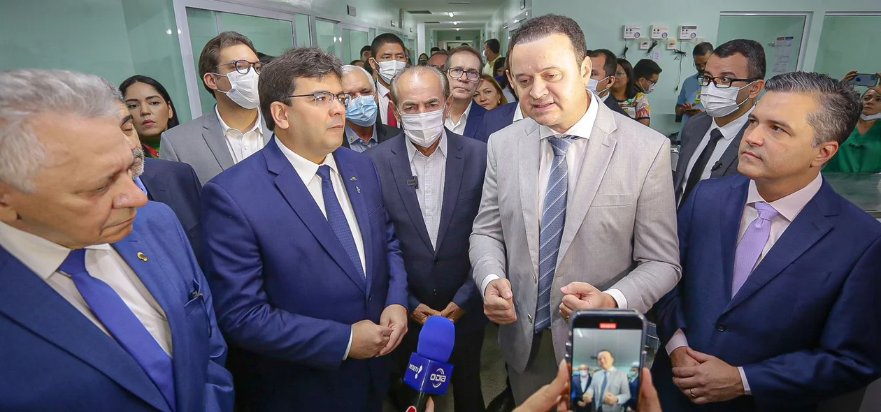 Autoridades participaram da entrega de 20 novos leitos para o HU