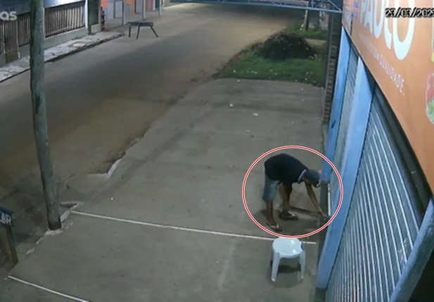 Bandido invade e rouba comércio em frente a sede da PM em Porto