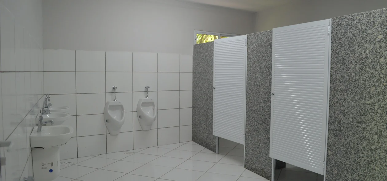 Banheiros novos na Escola Municipal Vida Verde em Campo Maior