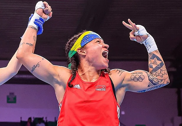 Bia Ferreira garante a medalha de prata no Mundial de Boxe Feminino
