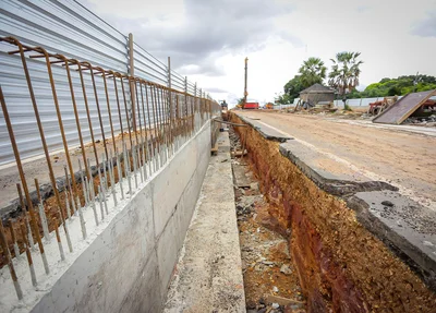 Blocos de concreto para sustentar as vias laterais da Avenida João XXIII