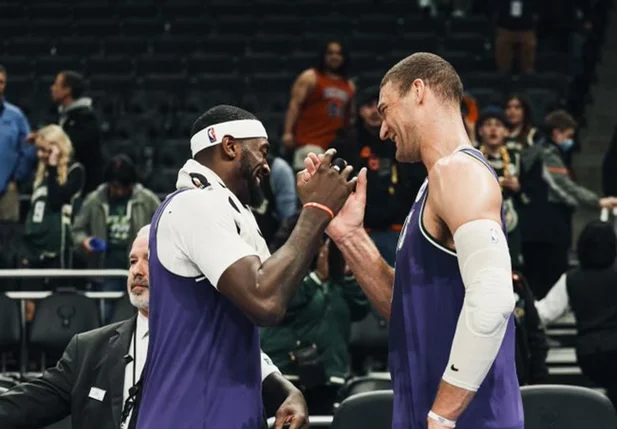 Bobby Portis e Brook Lopez comemoram vitória