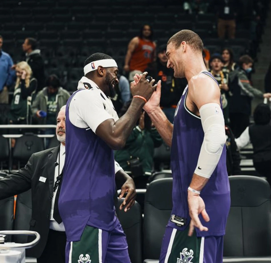 Bobby Portis e Brook Lopez comemoram vitória