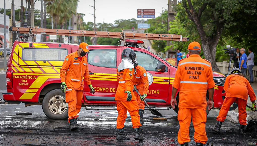 Bombeiros desobstruíram as vias