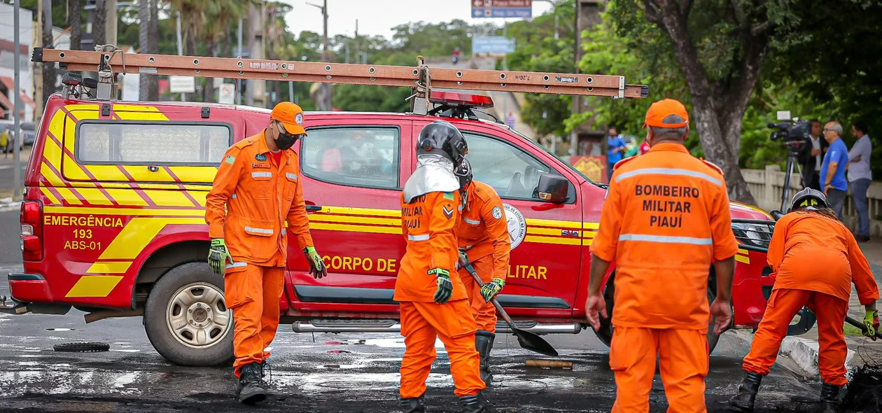 Bombeiros desobstruíram as vias