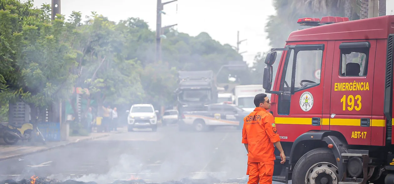Bombeiros desobstruíram trecho da Maranhão