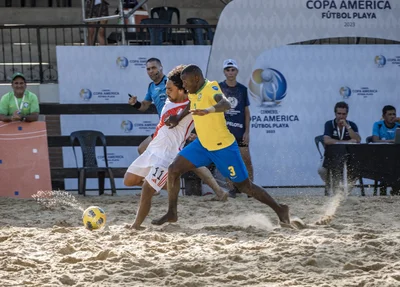 Brasil e Peru pela Copa América de Futebol de Areia
